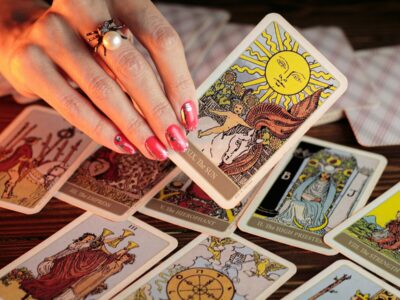 Explora tu Camino con el Tarot: Sesiones Intuitivas para Encontrar Respuestas y Sanación